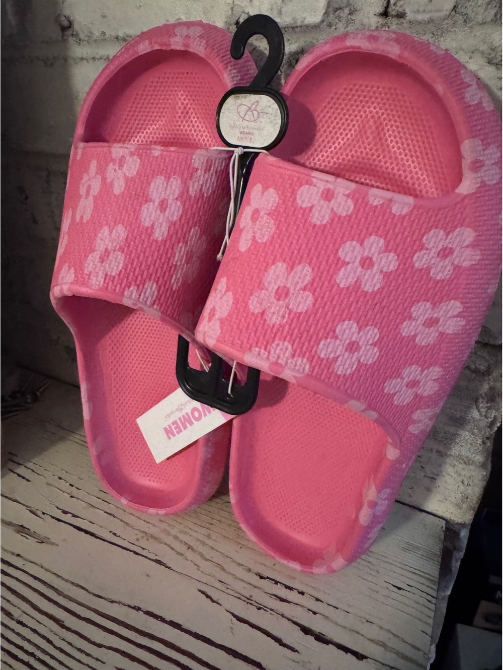 Pink Women's Slide Sandals with White Flower Pattern Size M 7/8